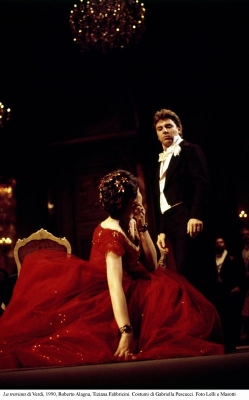 5-La traviata di Verdi, 1990, Alagna, Fabbricini. Costumi di Pescucci Foto Lelli e Masotti