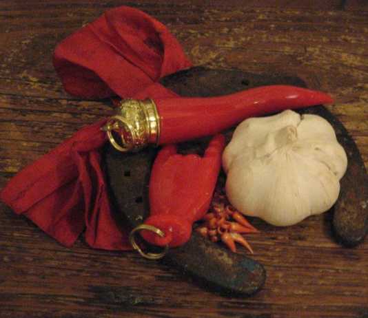 Amuleti tipici della superstizione tradizionale siciliana